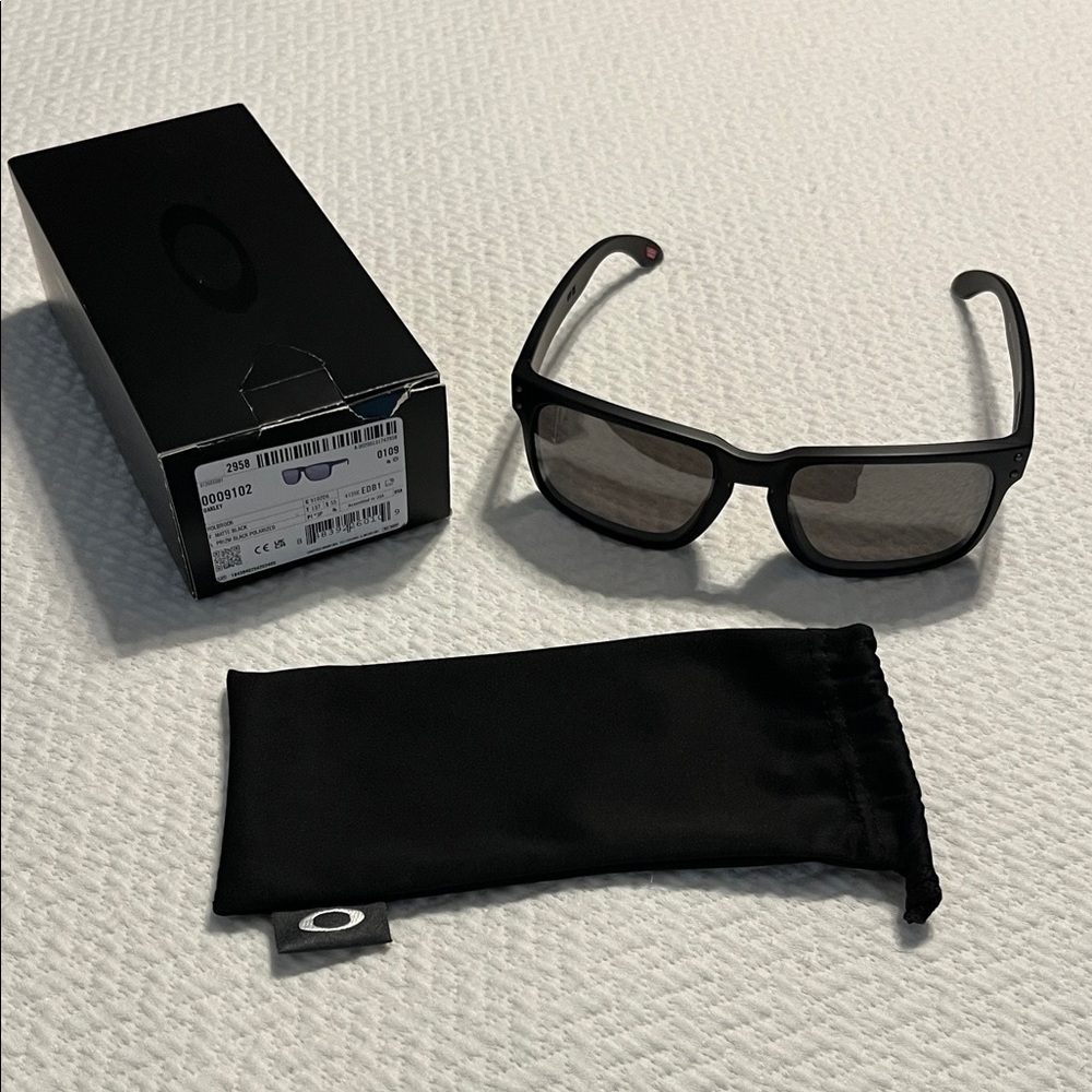Oakley Holbrook Matte Black Polarized Sunglasses with Pouch